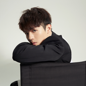 业余自由XXⅩ性西元
